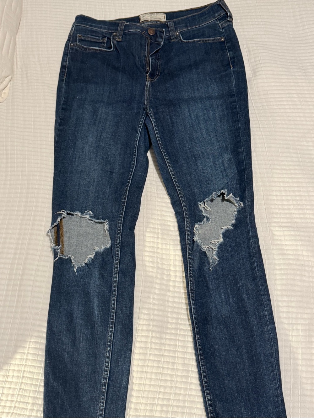 Free People Dark Blue Skinny Jeans with Front Knee Distressing